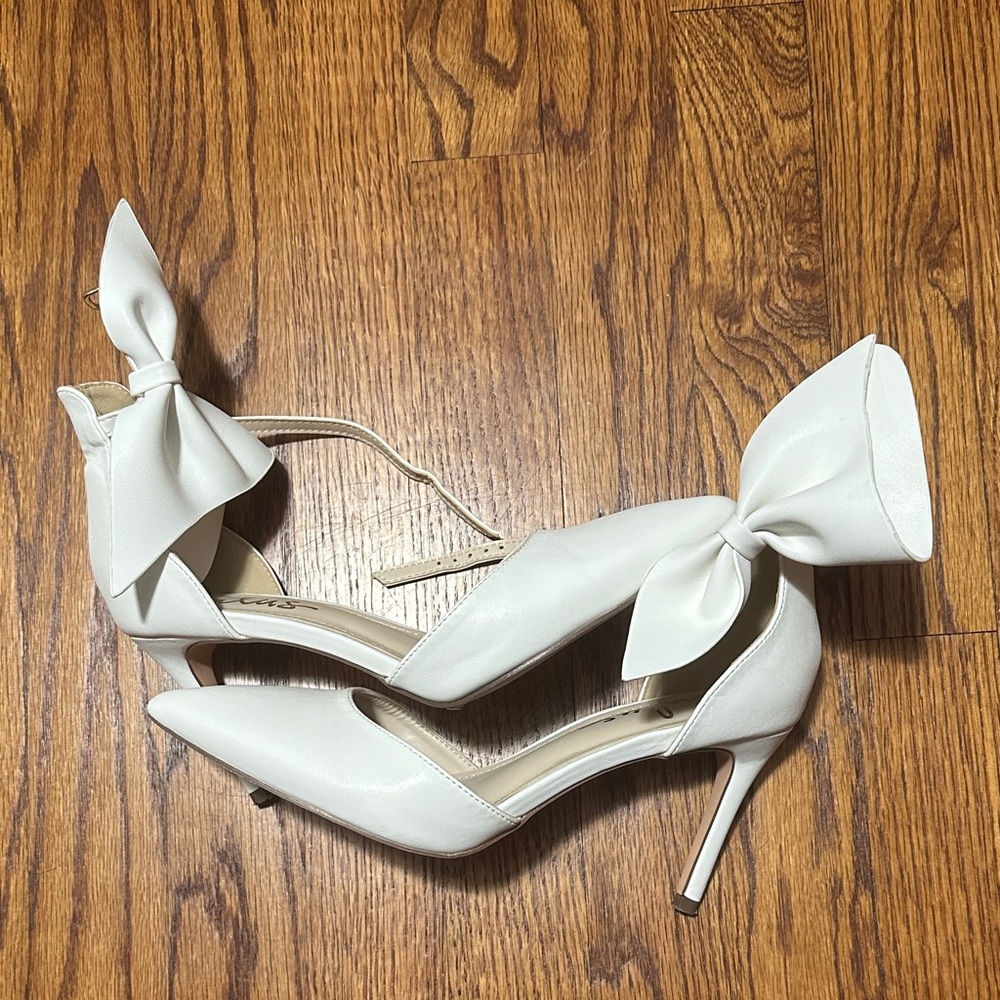 Lulu's Cream Bow Heels